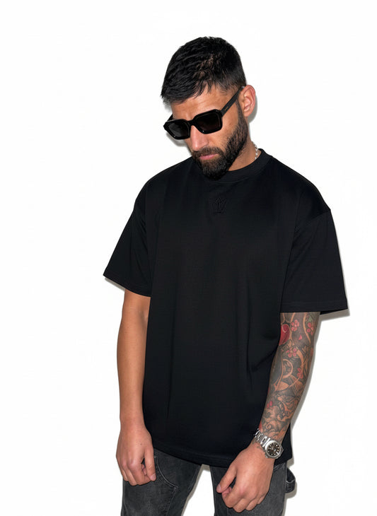 BASIC BLACK TEE