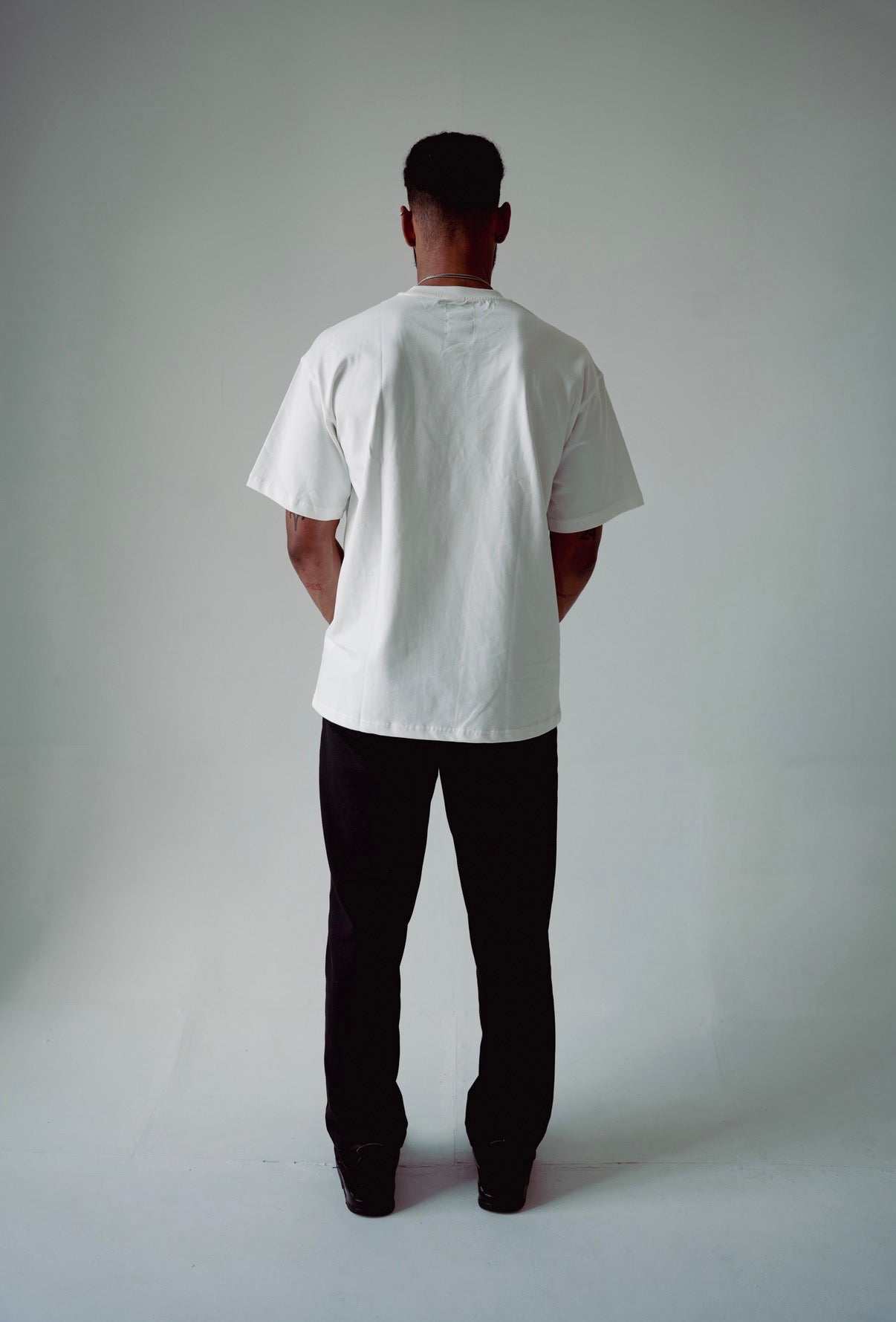 BASIC WHITE TEE