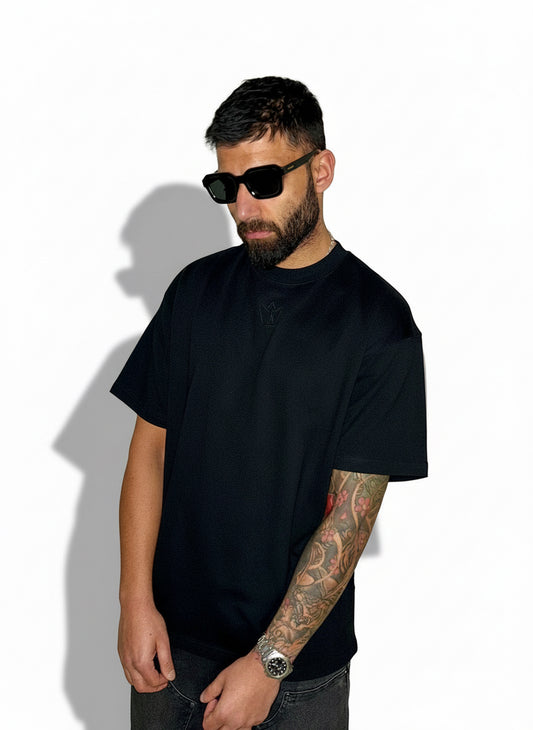 BASIC BLACK TEE
