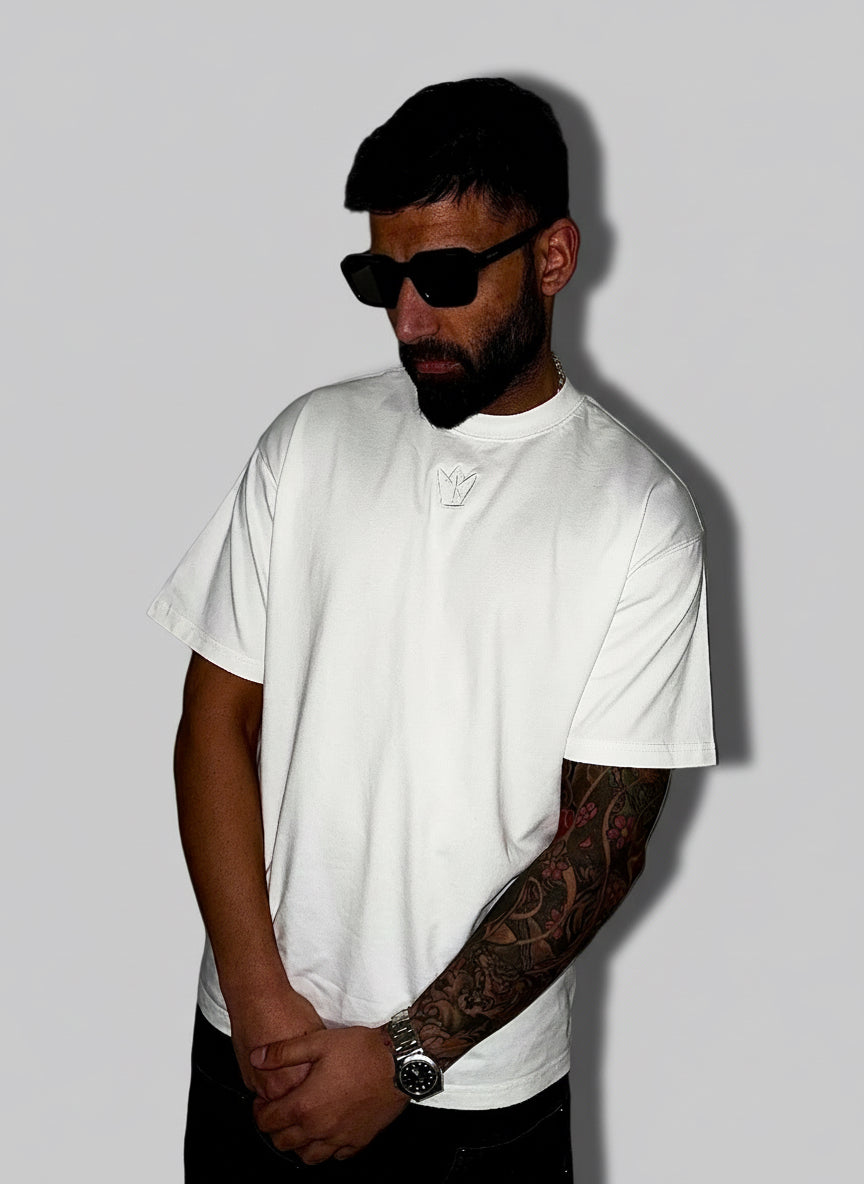 BASIC WHITE TEE