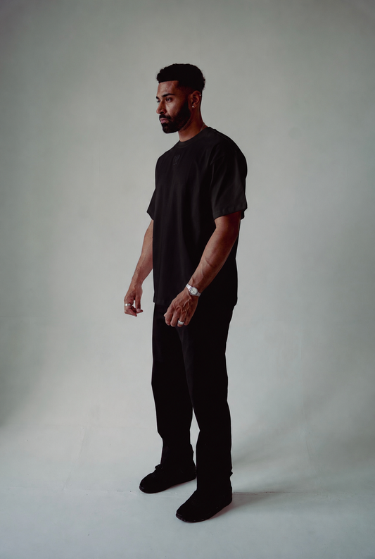 BASIC BLACK TEE