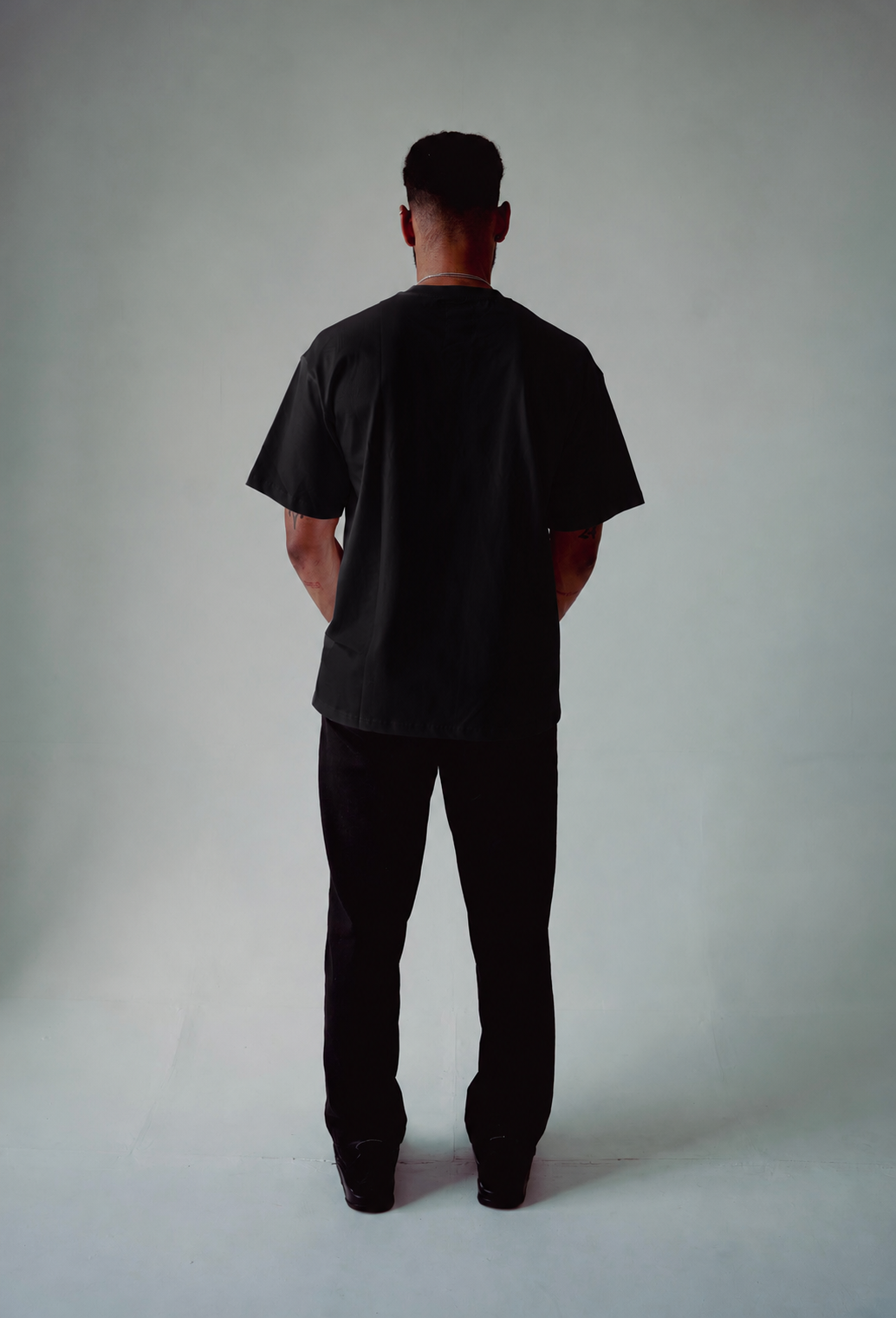 BASIC BLACK TEE
