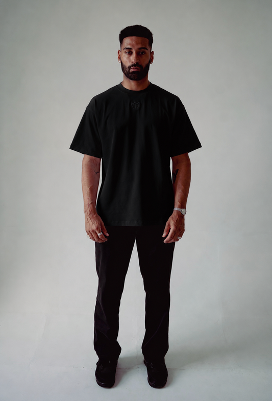 BASIC BLACK TEE