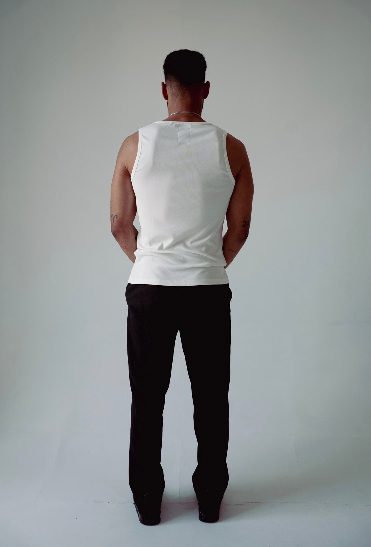BASIC WHITE VEST