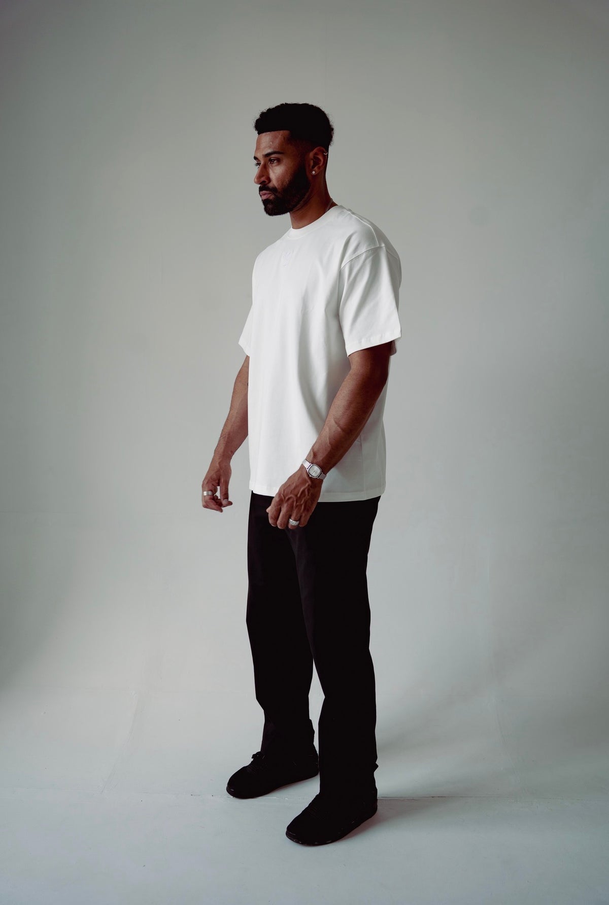 BASIC WHITE TEE